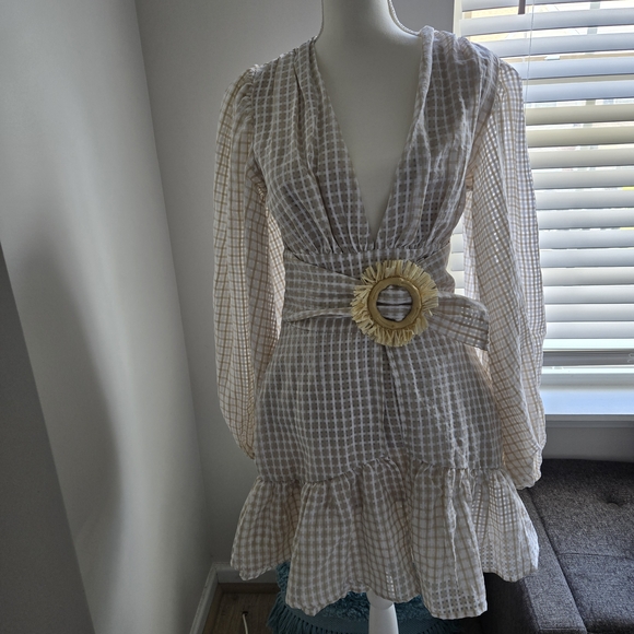 Missguided Dresses & Skirts - MISSGUIDED Size 6 Tall White&Cream Plaid V-Neck Dress, Wide Belt Straw Accent